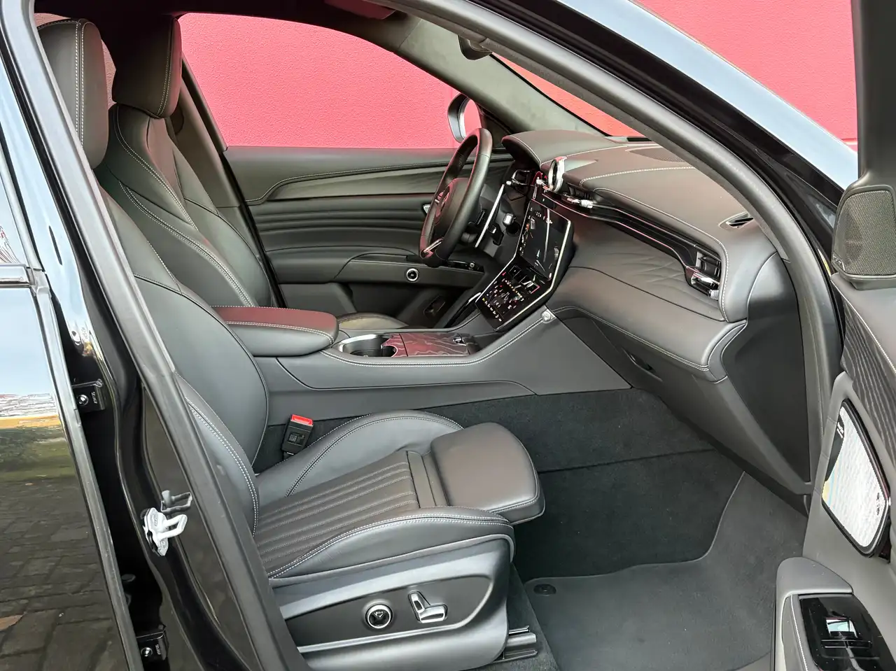 GrecaleMODENA 330PS AWD LEDER KAMERA MATRIX ALU20" 1-HAND