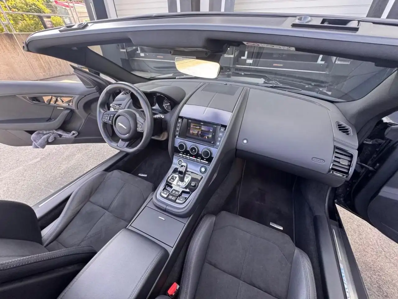 F-TypeF-Type Cabriolet 2.0i - BVA Quickshift - Stop/Start F-TYPE CABRIOLET . PHASE 2