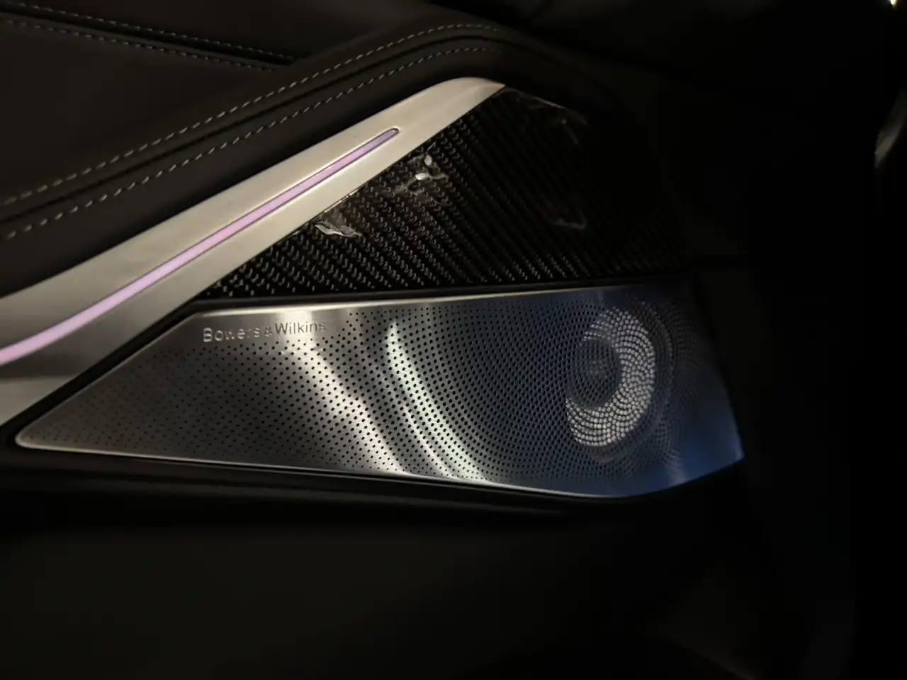 X740i xDrive M Sport pro 23 B&W Sky Lounge