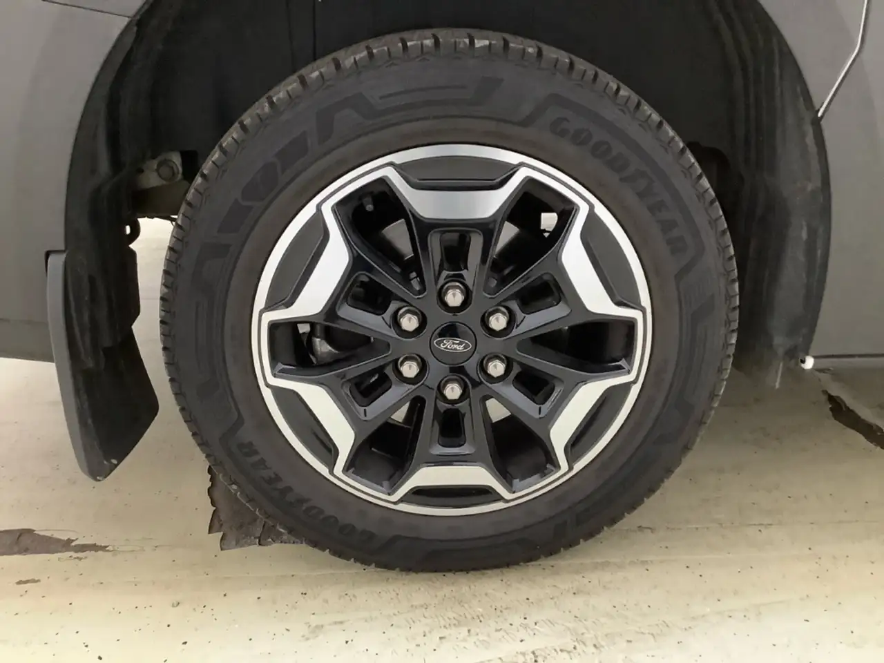 Tourneo Custom320 L1 Active AHK-klappbar Navi LED ACC Mehrzonen