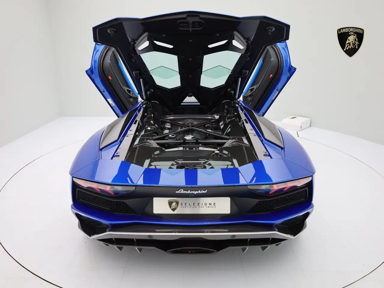 AventadorS Roadster AD PERSONAM BLU VATHYS I CARBON
