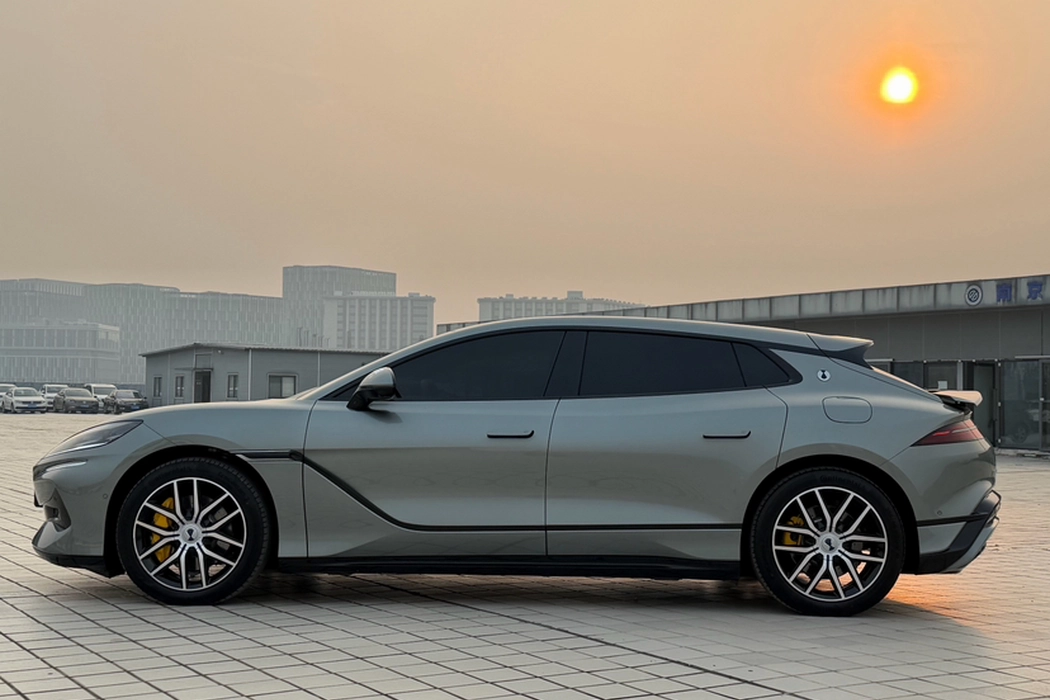 Denza Z9GT 2024 1100 four-wheel drive Max version