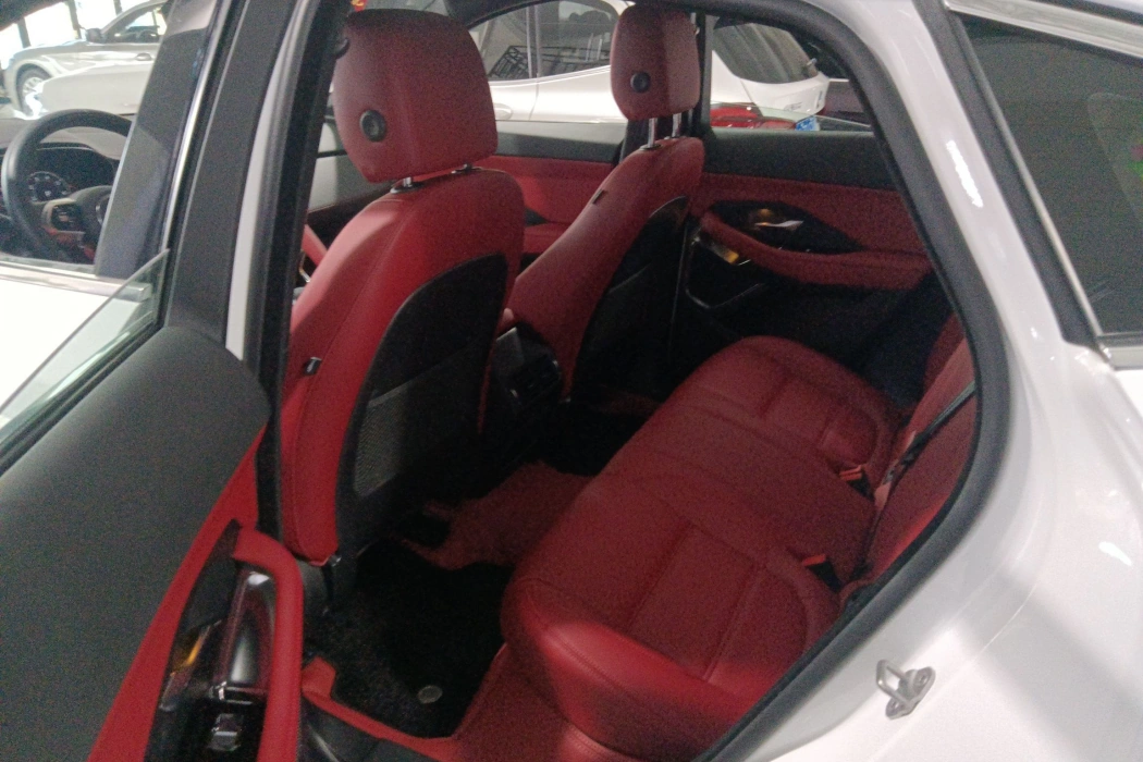 Jaguar E-PACE 2024 aggressive Sports version R-DYNAMIC S