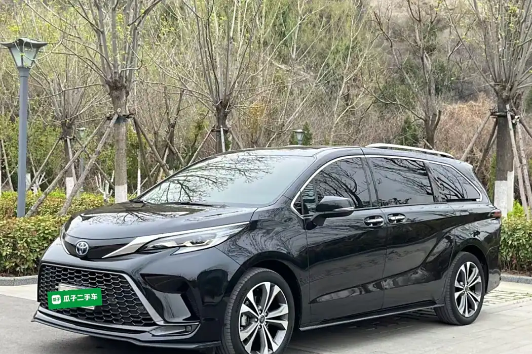 Toyota Grevia 2022 2.5L Hybrid Premium Edition