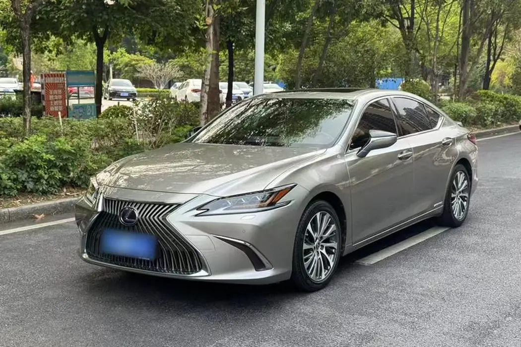 Lexus ES 2020 300h Precision Edition