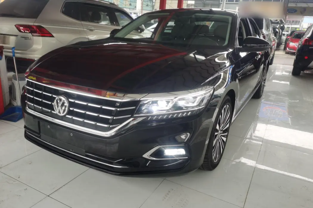 Volkswagen Passat 2020 330TSI Deluxe Edition Country VI