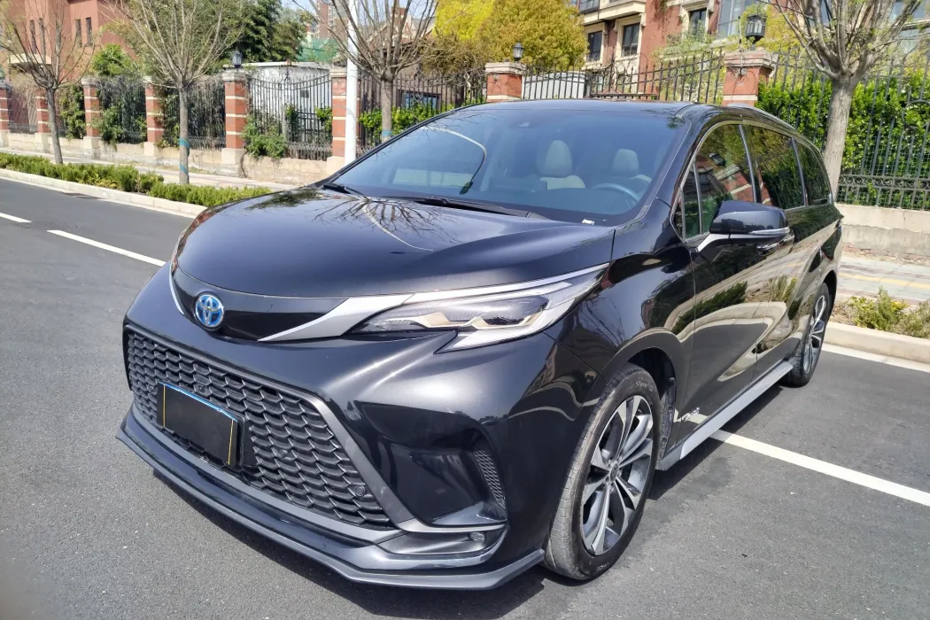 Toyota Grevia 2023 2.5L Hybrid Premium PLUS Edition