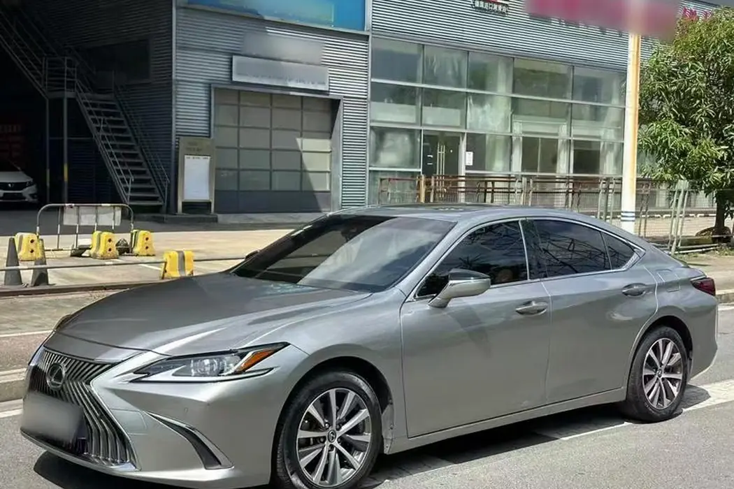 Lexus ES 2018 200 Excellence National V