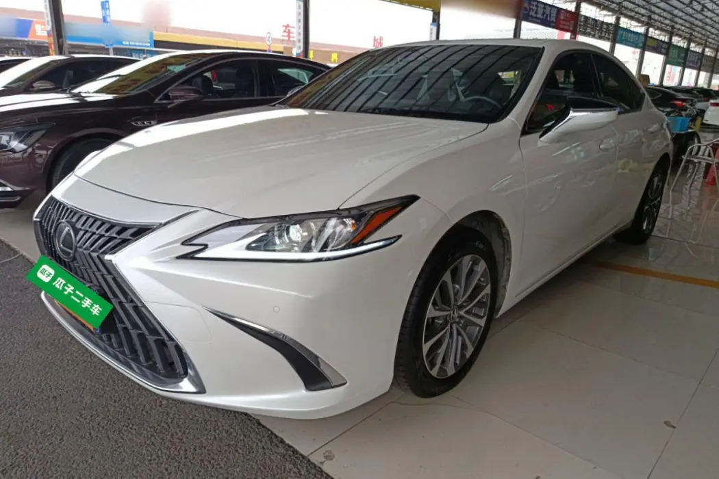 Lexus ES 2024 200 Premium Edition