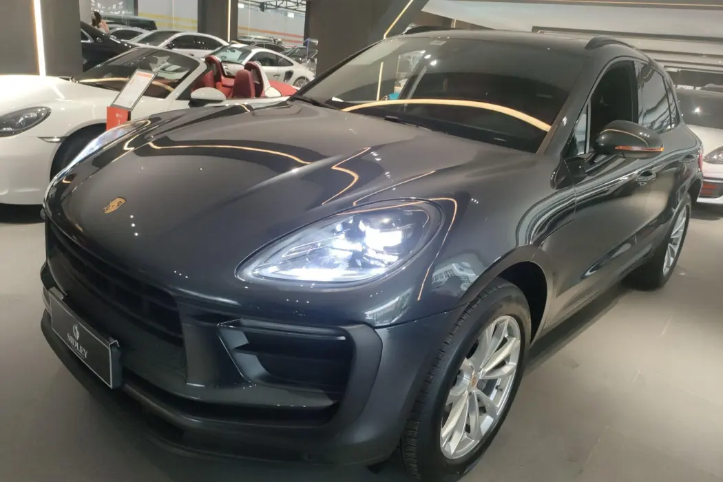Porsche 2023 Macan 2.0T