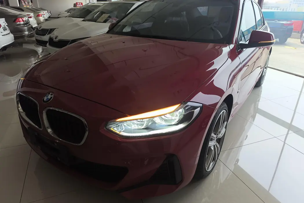 BMW 1 Series 2019 120i leading M sports suit