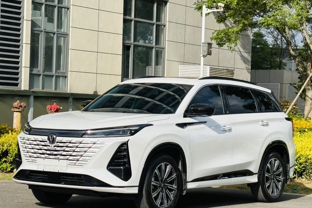 Changan CS75 PLUS 2024 third-generation Champion Version 1.5T Smart driving Jinhang Type