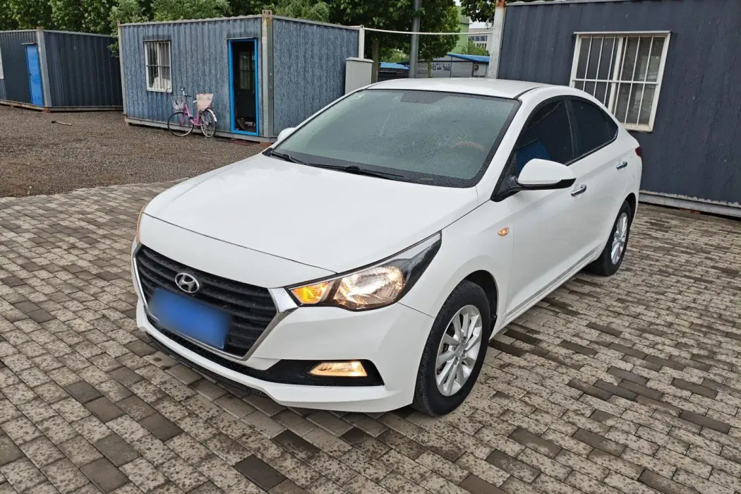 Hyundai accepts 2016 1.4L manual cool version GLS