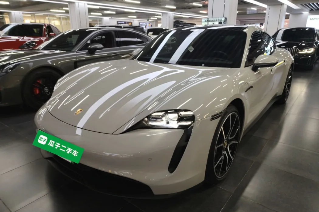 Porsche 2022 facelift Taycan