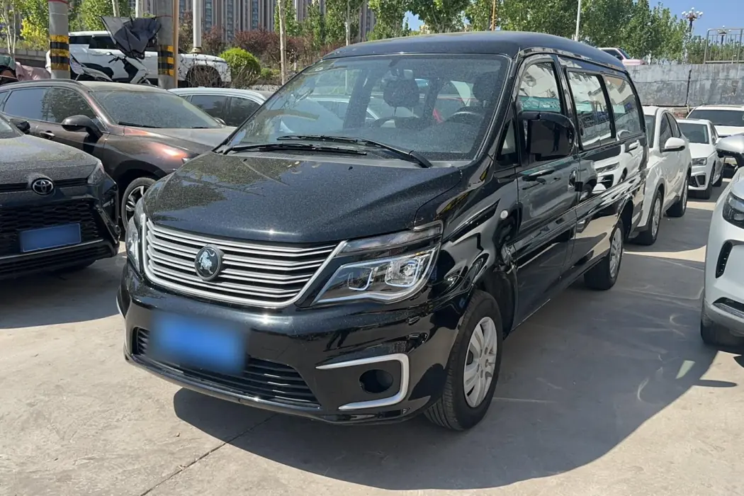 Dongfeng Popular Lingzhi 2022 M5L 1.6L Practical 7-seater