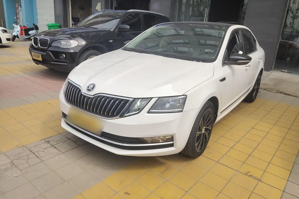 Skoda Octavia 2018 ZI280 DSG Deluxe Edition
