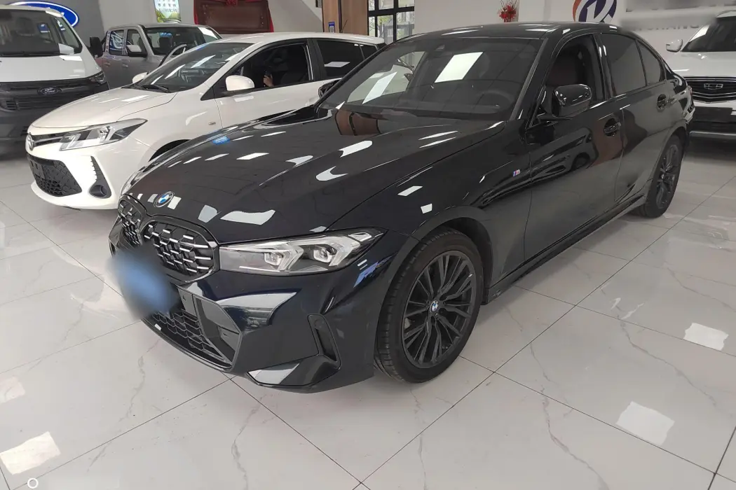 BMW 3 Series 2024 325i M Sports Yao Ye Suit