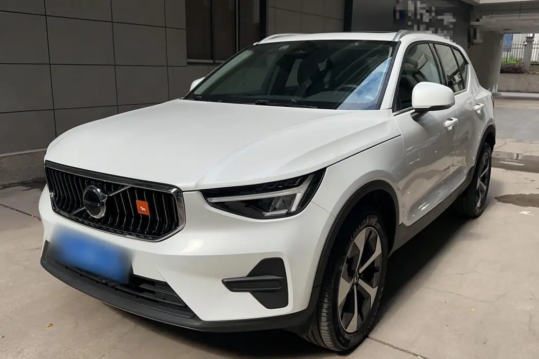 Volvo XC40 2024 B4 four-wheel drive Zhiyuan Deluxe Edition
