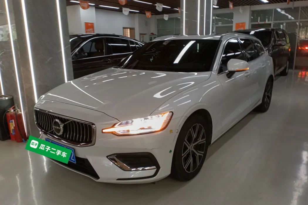 VOLVO V60 2023 B4 Intelligent Deluxe