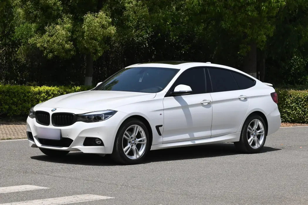 BMW 3 Series GT 2019 320i M sports suit