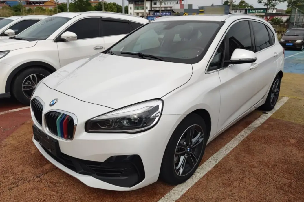 BMW 2 Series station wagon 2019 218i Exclusive sports suit