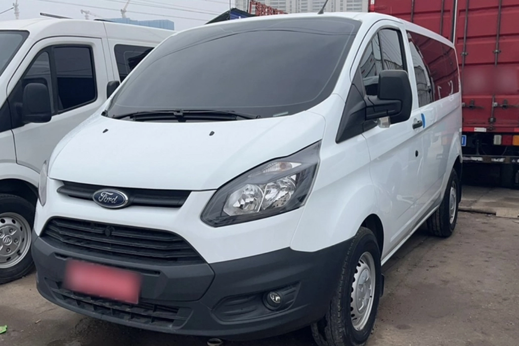 Ford Quanshun 2019 2.0T diesel multi-function commercial vehicle short-axle low-top 6-seater country VI