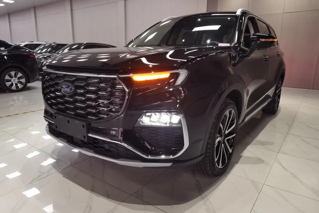 Ford Lingyu 2023 EcoBoost 225 Premium Collar PLUS 7 seats (2/2/3)