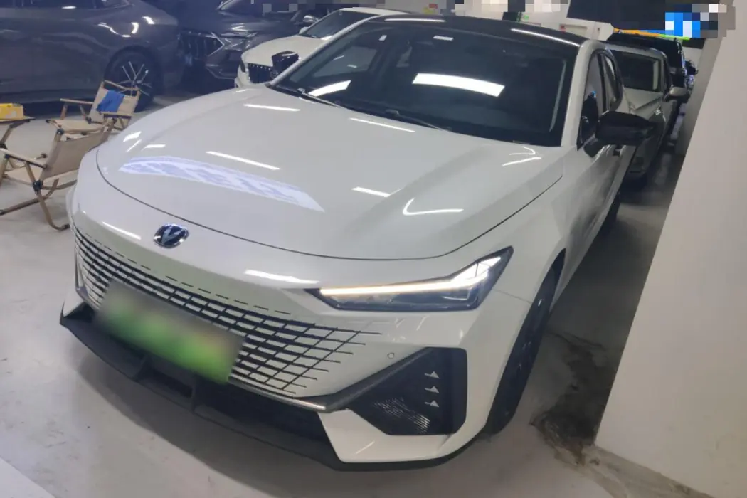 Changan UNI-V Intelligent Electric iDD 2023 Intelligent Electric iDD 1.5T 113km Intelligent Cool Model