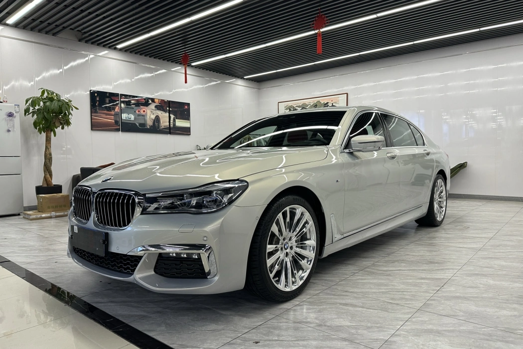 BMW 7 Series 2018 740Li xDrive Premium M Sport Package