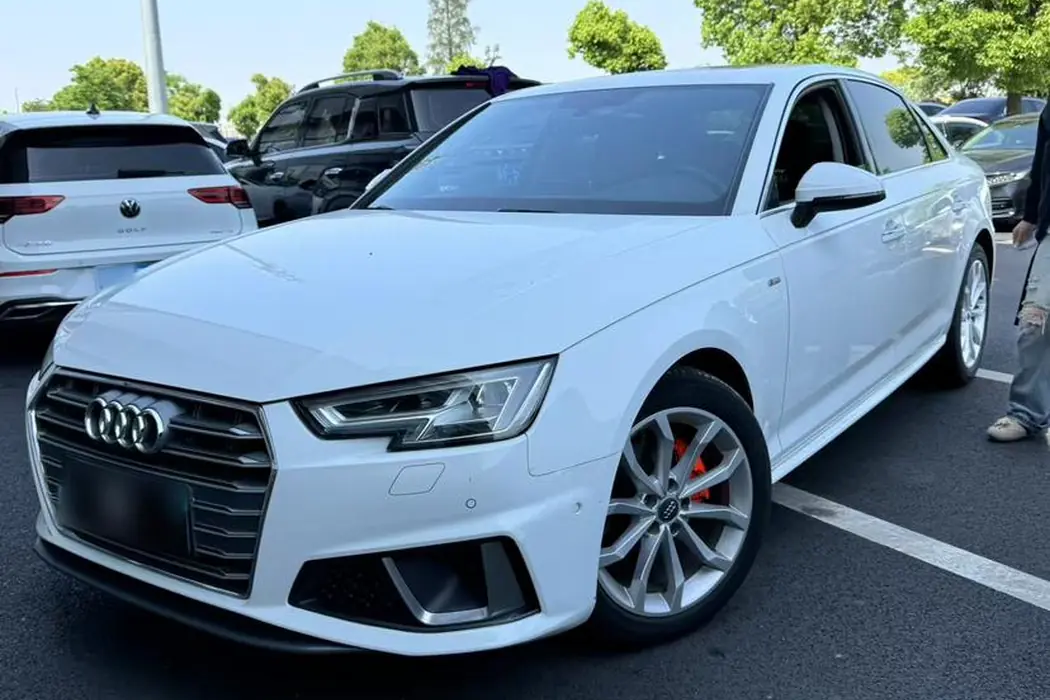 Audi A4L 2019 40 TFSI Style National V