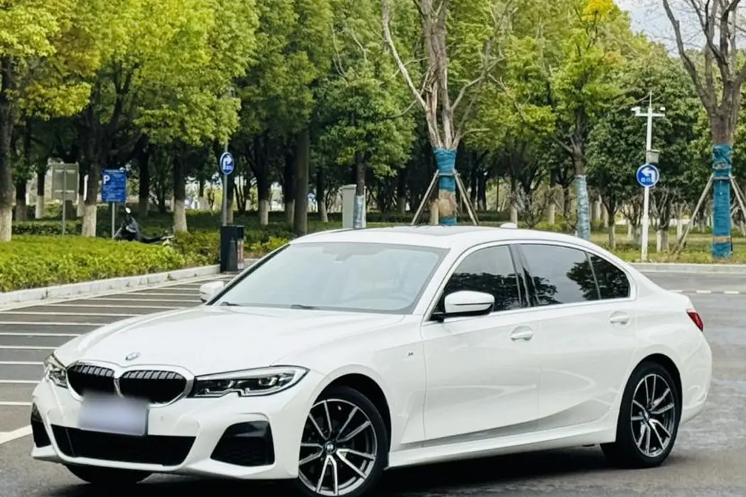 BMW 3 Series 2021 facelift two 320Li M sports suit