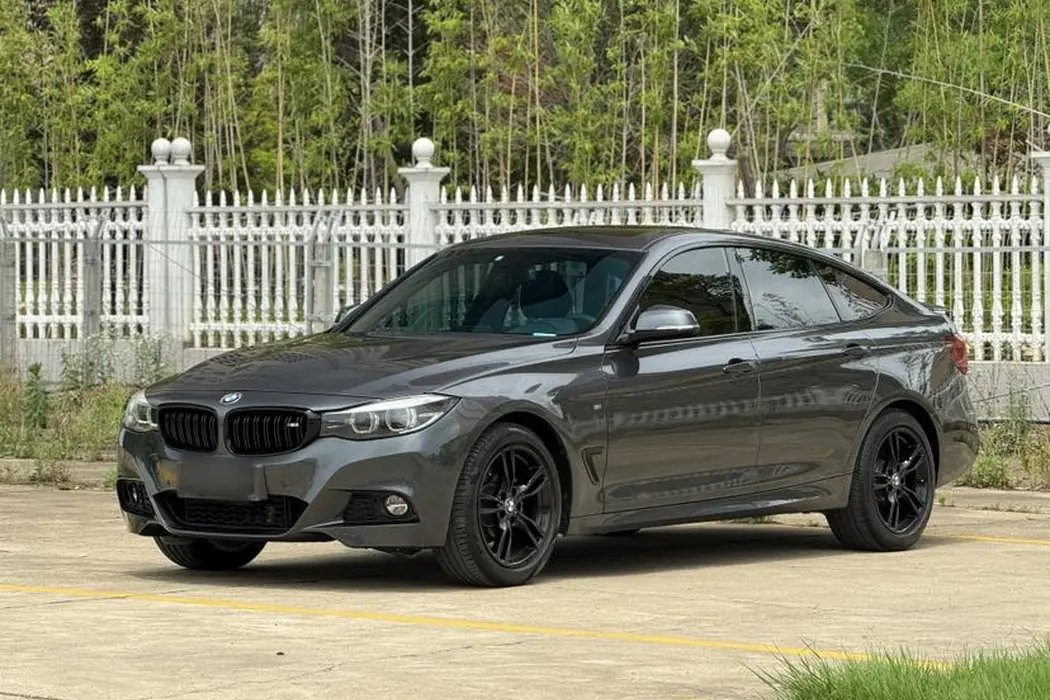 BMW 3 Series GT 2019 320i M sports suit