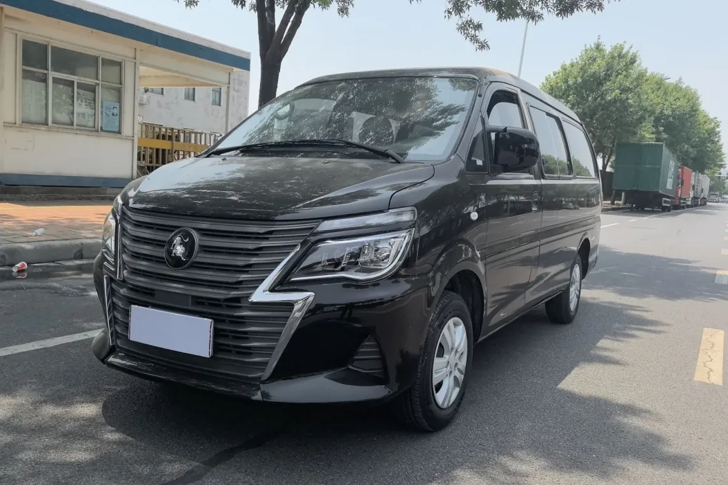 Dongfeng Popular Lingzhi 2023 M5L 1.6L basic 7-seater