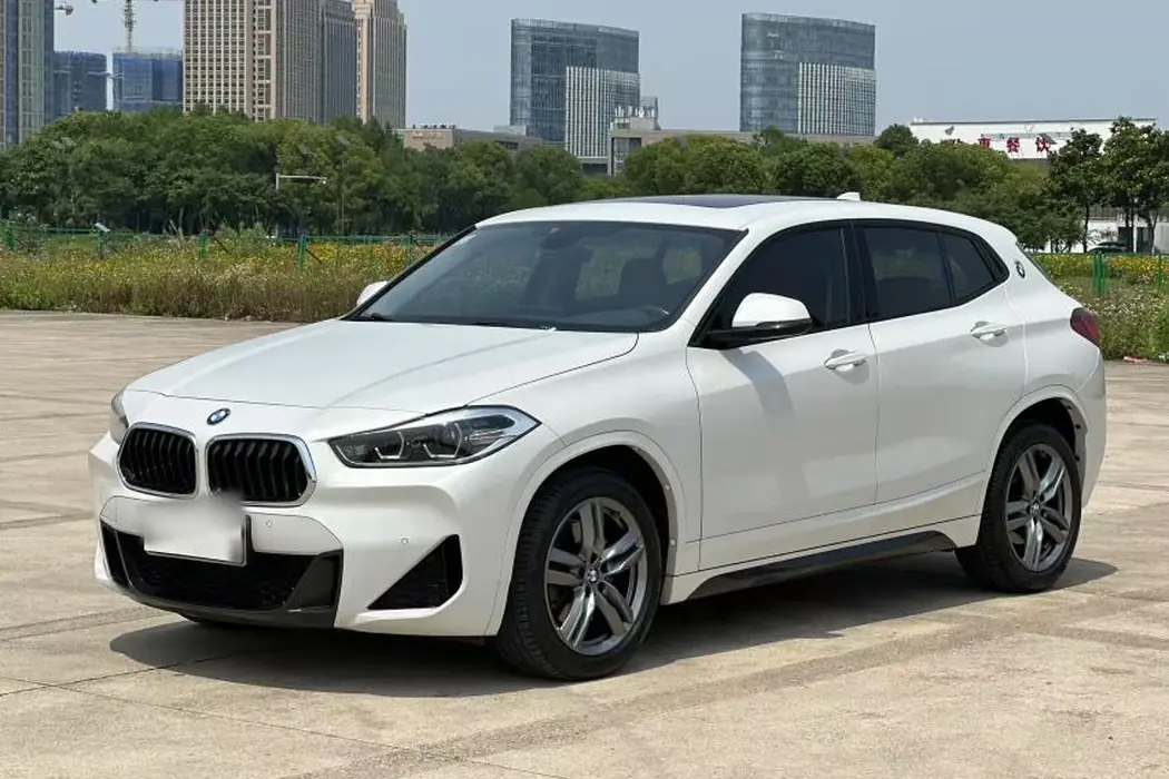 BMW X2 2021 sDrive25i leading M off-road set