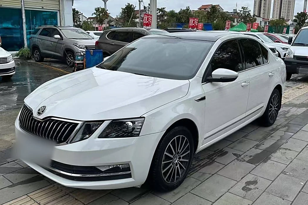 Skoda Octavia 2019 ZI230 DSG Deluxe Edition