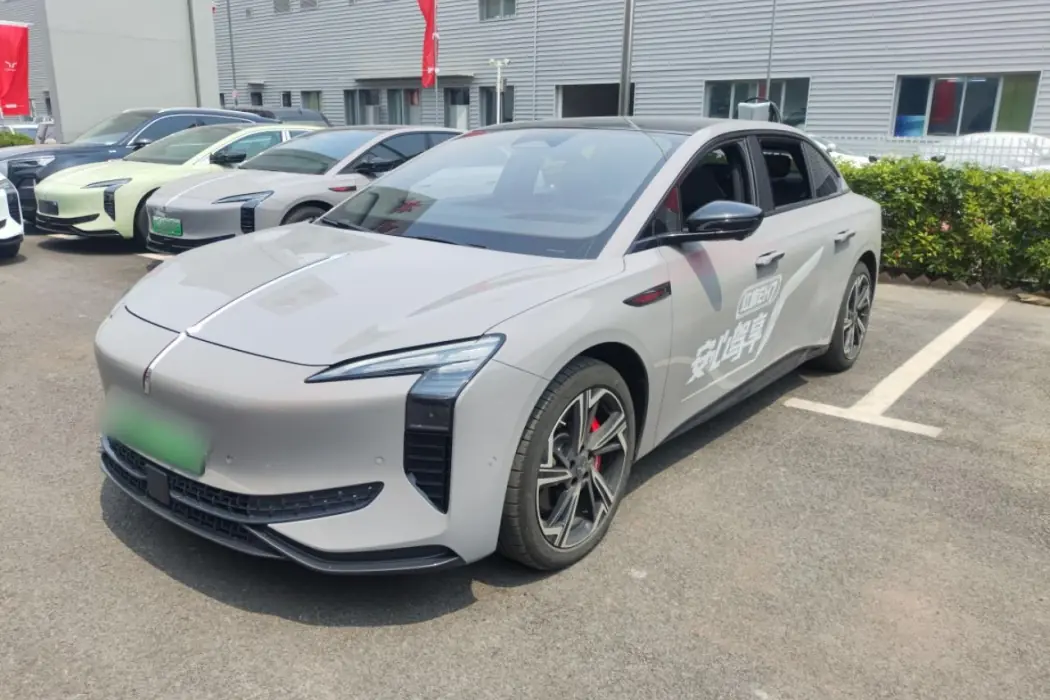 Hongqi EH7 2024 model 760 Pro+ four-wheel drive version