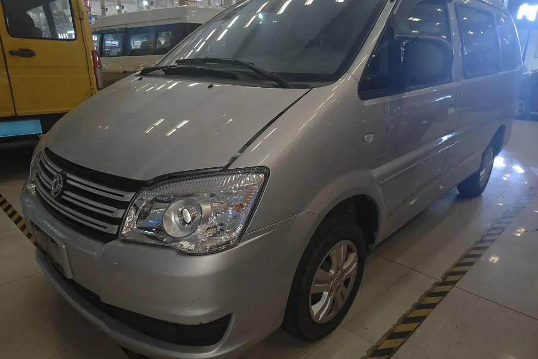 Dongfeng Popular Lingzhi 2018 M3 1.5L 5-seater basic type