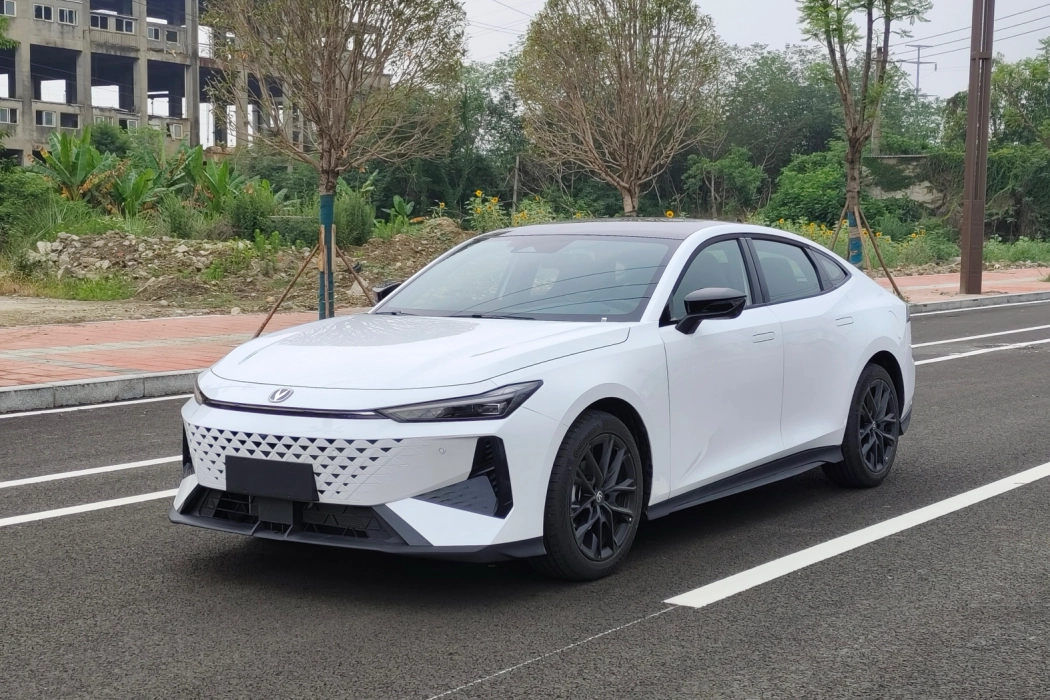 Changan UNI-V 2024 1.5T Premium Type