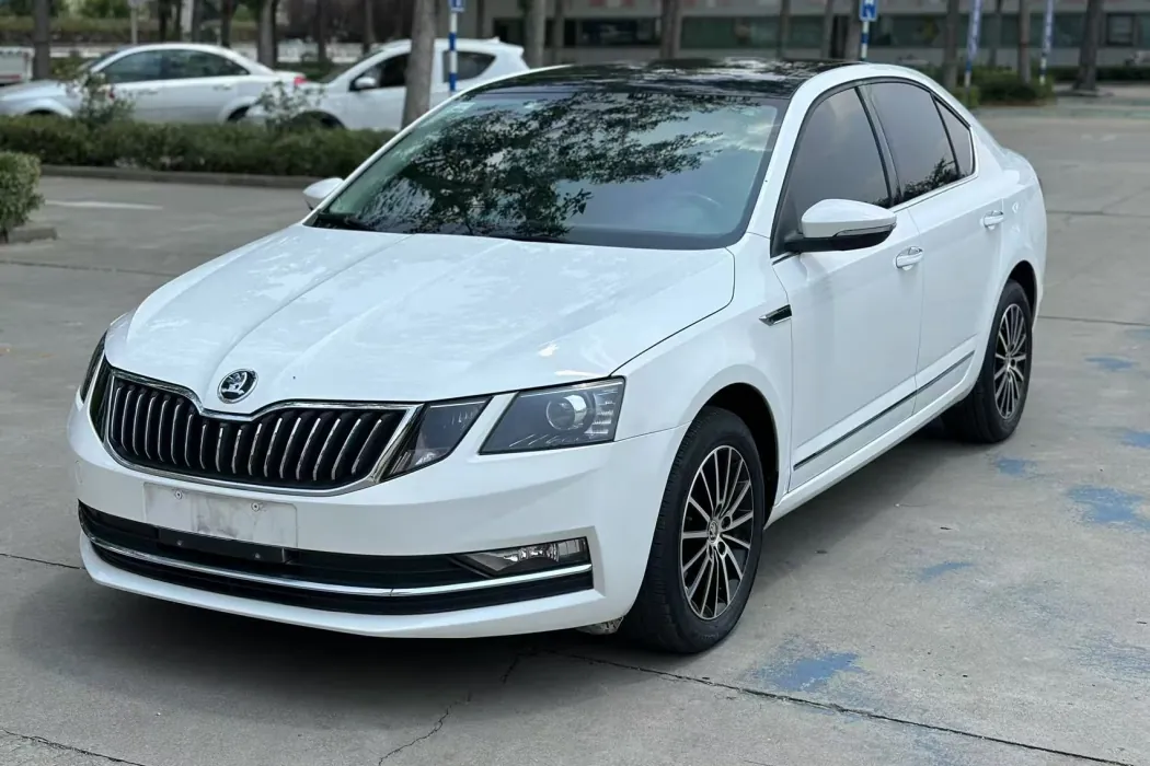 Skoda Octavia 2018 1.6L Automatic Deluxe Edition