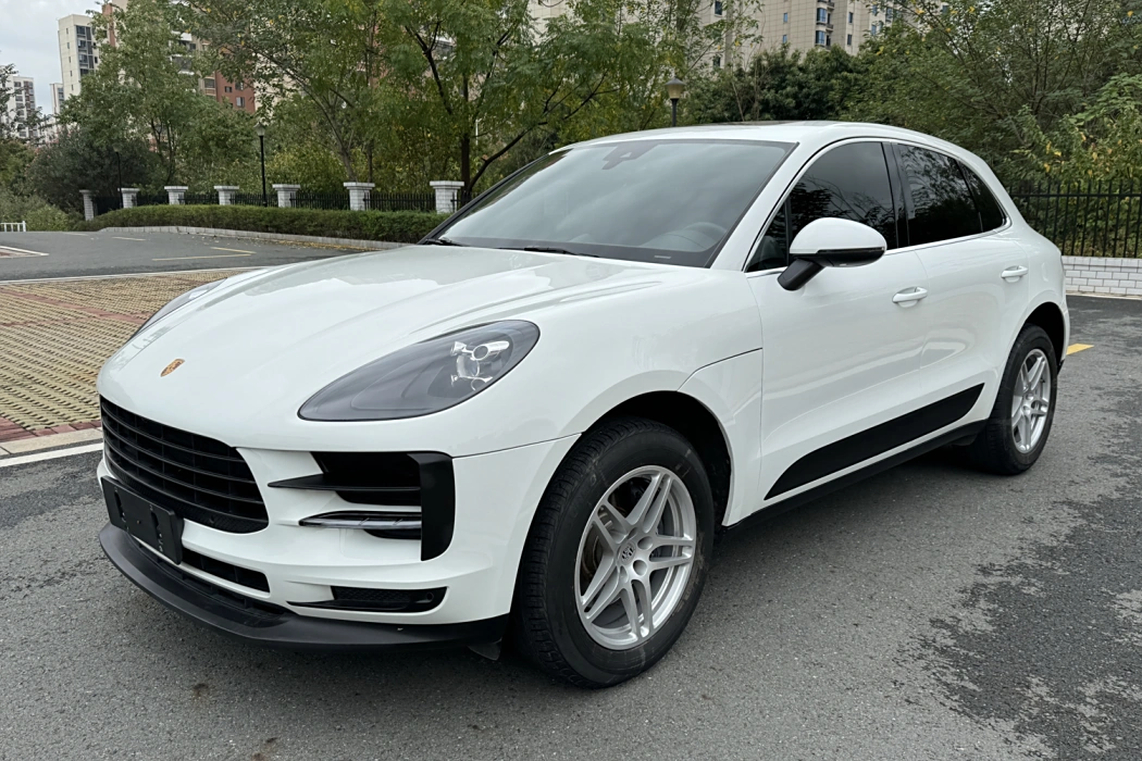 Porsche 2021 Macan 2.0T