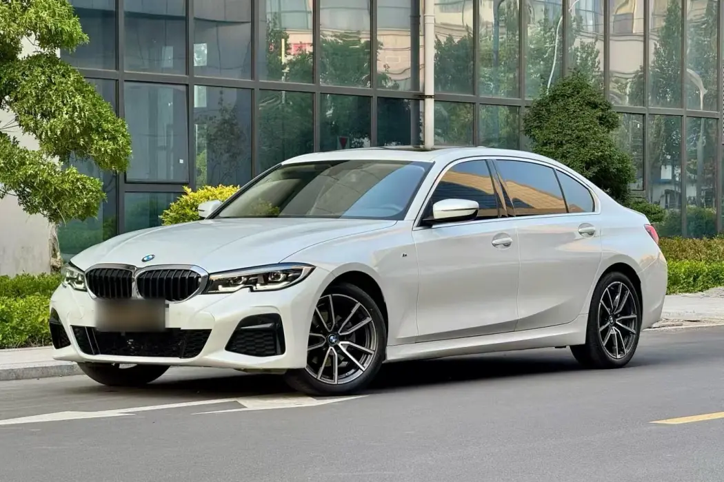 BMW 3 Series 2021 facelift two 320Li M sports suit