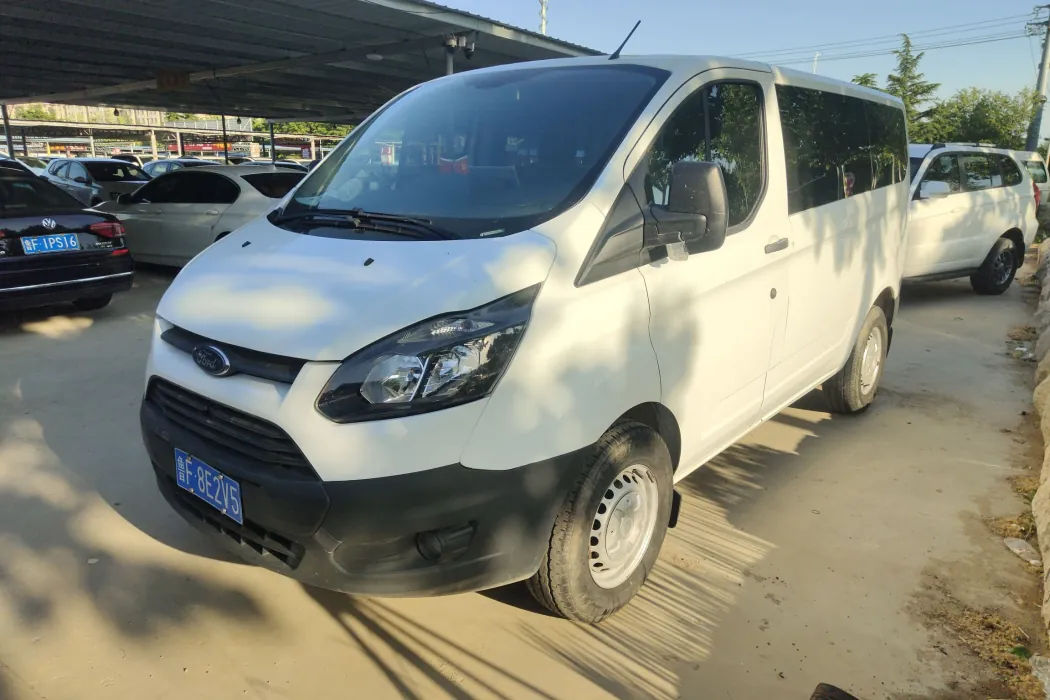 Ford Quanshun 2017 2.0T diesel multi-function commercial vehicle short-axle low-top country V