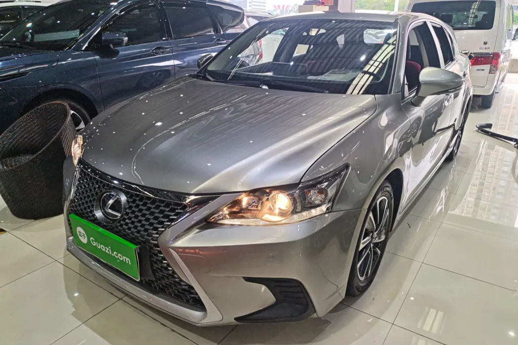 Lexus CT 2017 CT200h Elite Edition Monochrome Country V