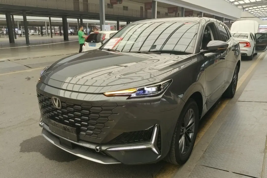 Changan UNI-K 2023 2.0T two-wheel drive Yueshang type