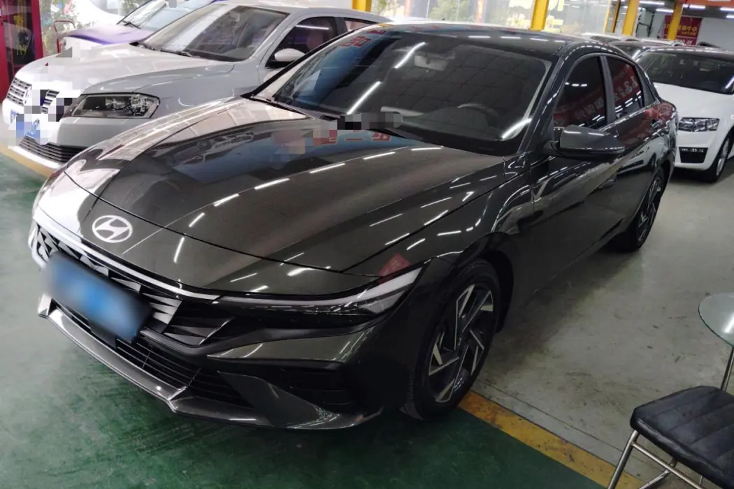 Hyundai Elantra 2023 1.5L CVT LUX Premium Edition