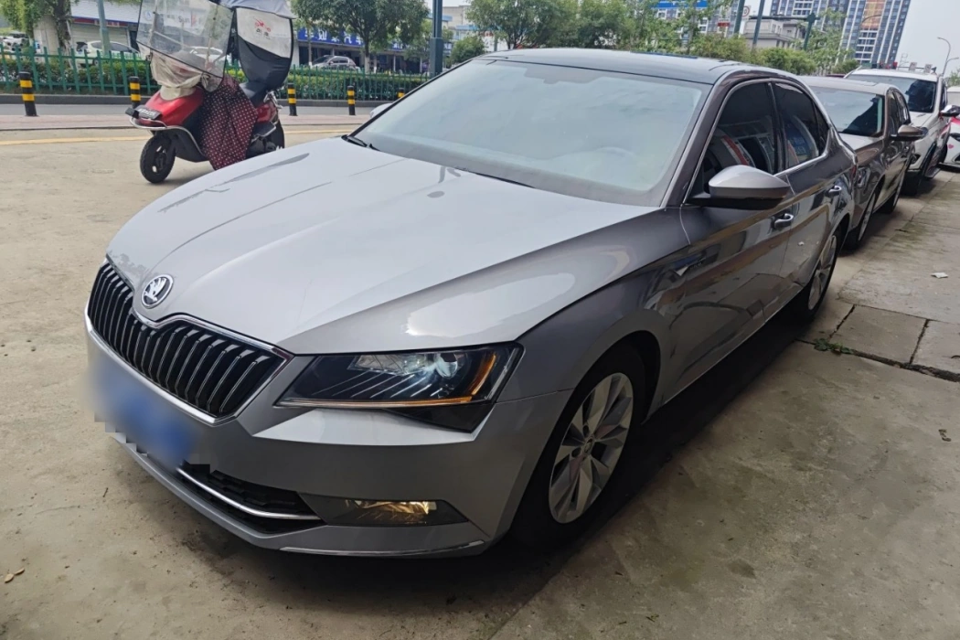 Skoda Supai 2018 model ZI330 DSG Comfort Edition Country V
