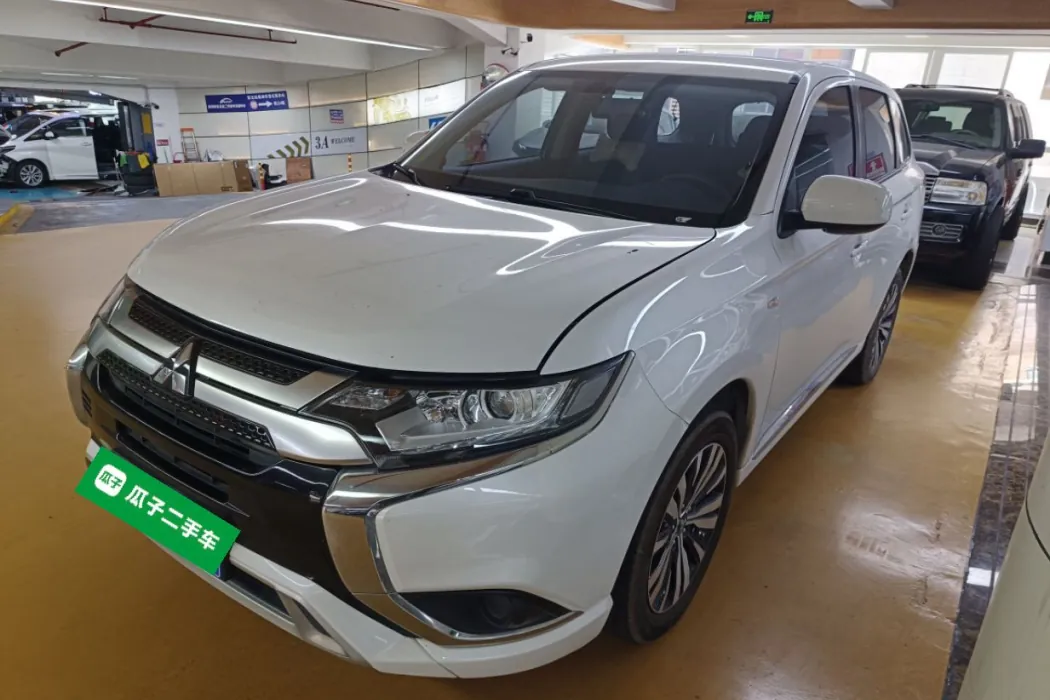 Mitsubishi Outlander 2021 facelift 2.0L two-wheel drive smooth version 5-seater