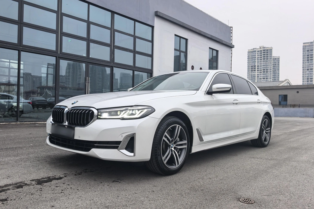 BMW 5 Series 2022 facelift Two 530Li leading luxury set