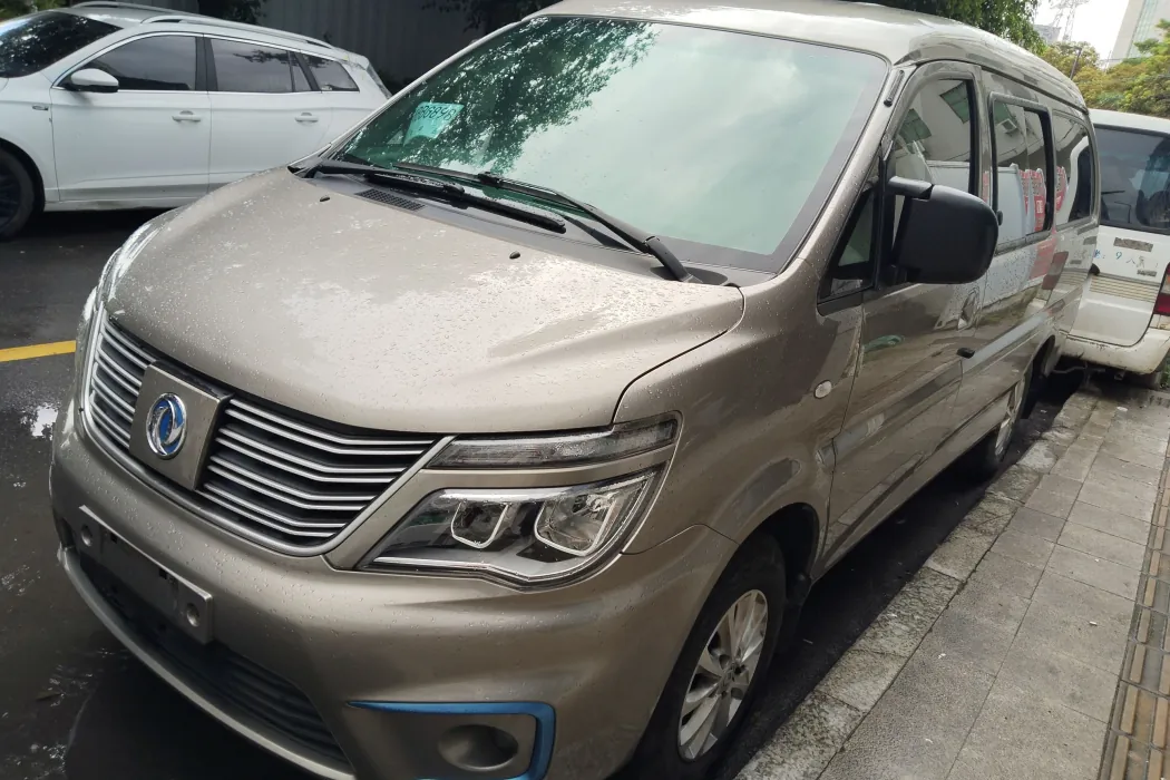 Dongfeng Popular Lingzhi M5EV 2020 Long-haul version comfortable 9-seater