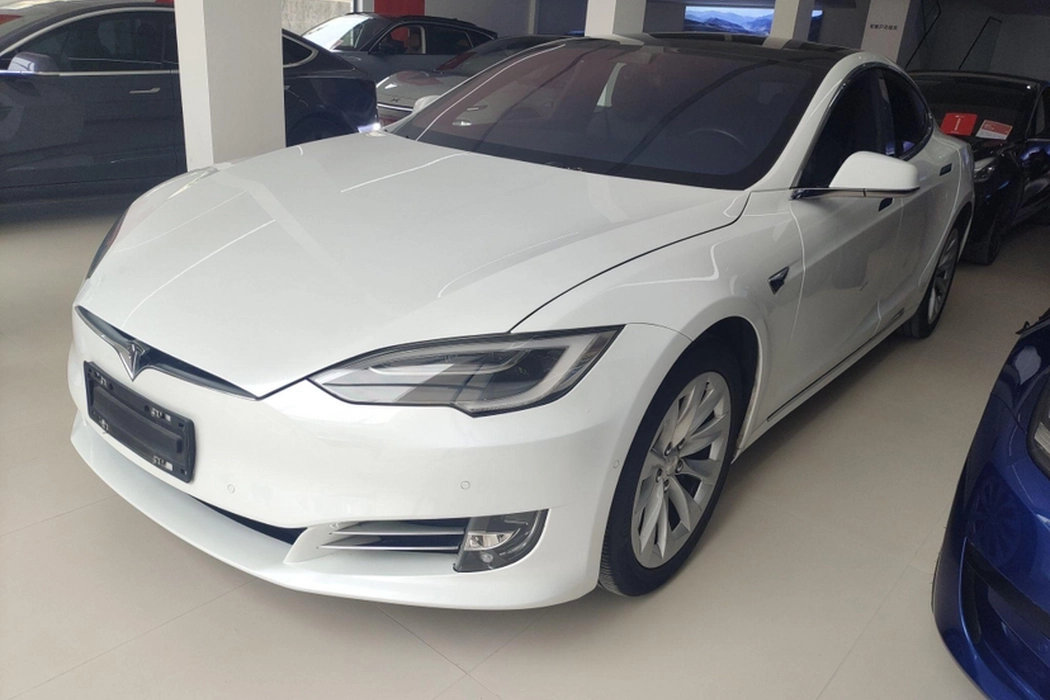Tesla 2017 Model S 75D Standard Battery Life Version